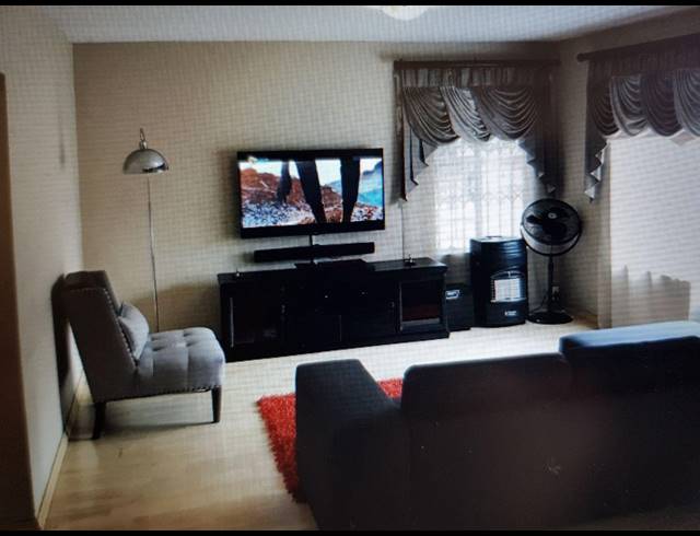 3 BEDROOM TOWNHOUSE TO LET IN OLIVEDALE